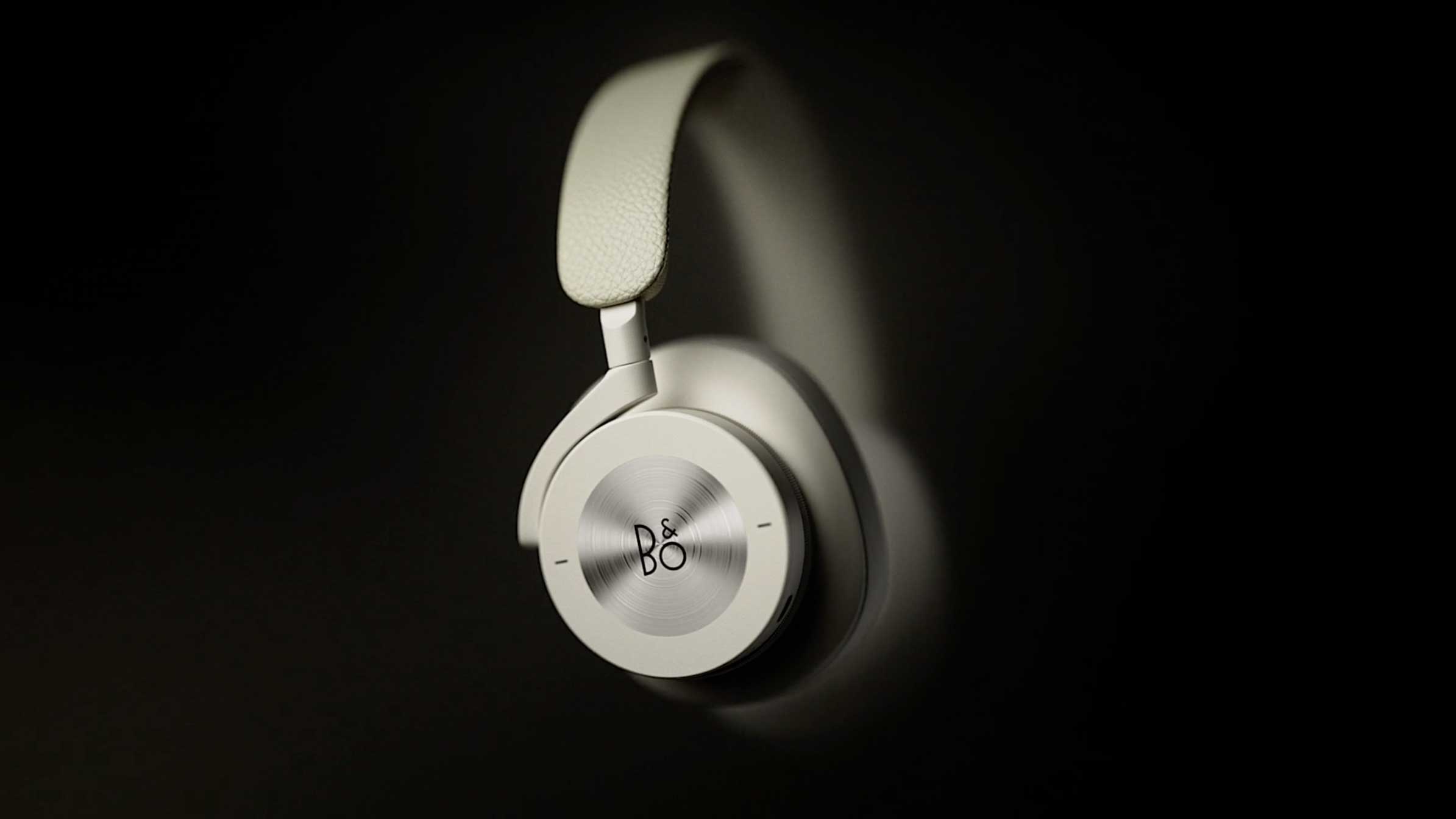 Bang & Olufsen Beoplay H95 Pitch by Reframe Studio | STASH MAGAZINE