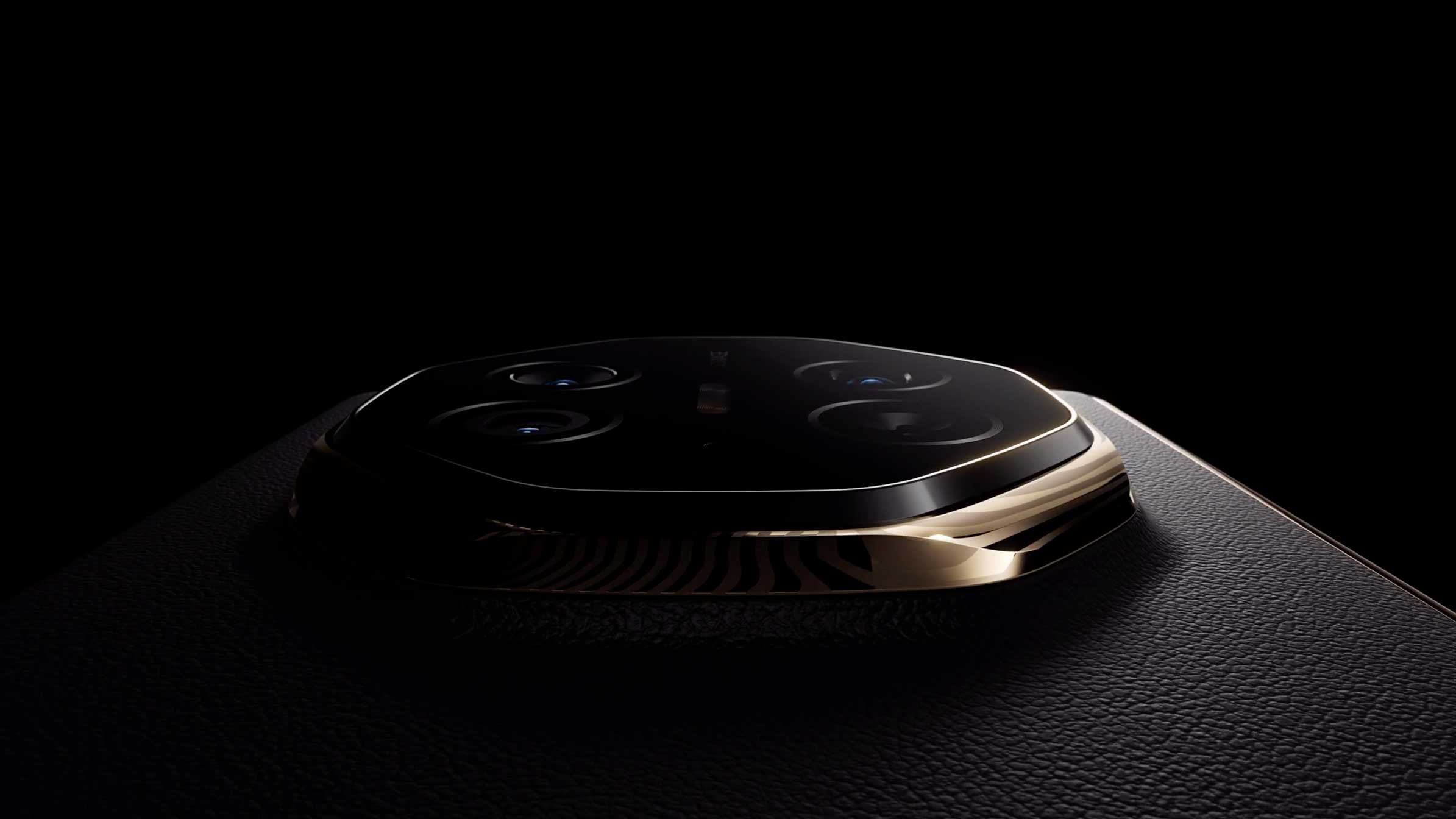 Huawei Mate XT Ultimate Design ad by CCLAB | STASH MAGAZINE