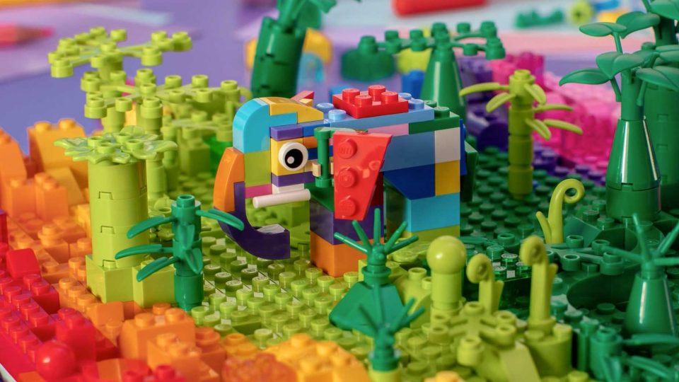 LEGO Arts and Crafts Picturesmith | STASH MAGAZINE