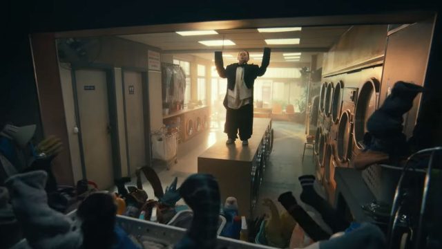 Alaska and Kevin Dance Up a Storm in LinkedIn's Laundromat for Droga5
