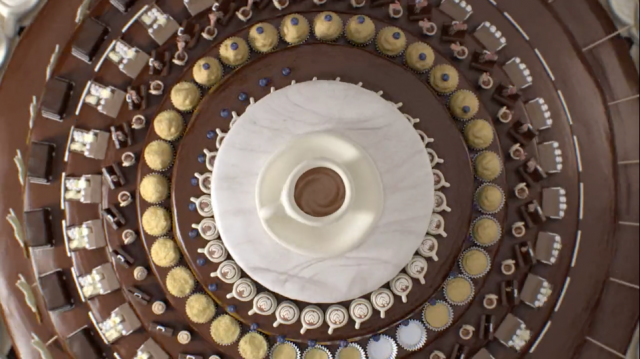 Simon Robson Adds Icing to the Zoetrope Cake